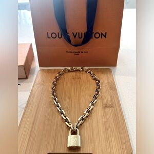 Louis Vuitton Edge Necklace Cadenas